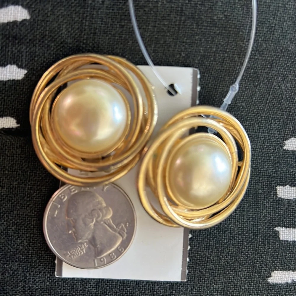 Vintage Clip On Earrings - Picture 2 of 2